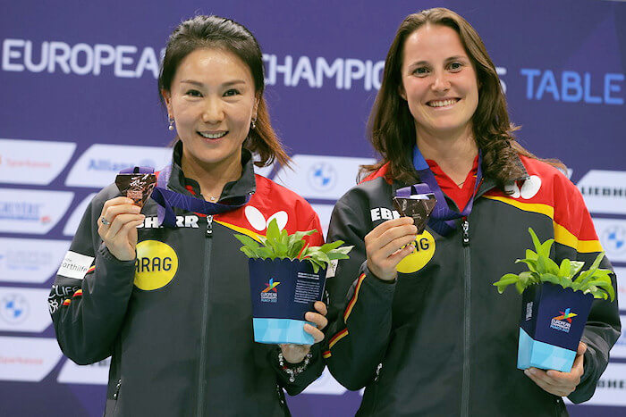 2022 European Championships Women's Singles bronze medallists - Shan Xiaona and Sabine Winter (Germany)