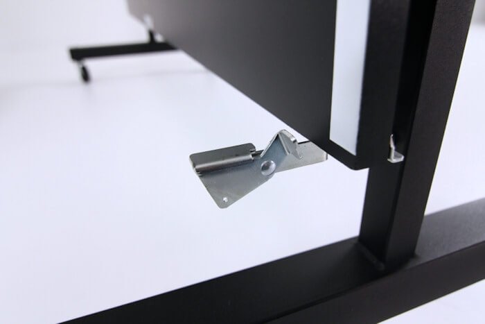 Stiga InstaPlay T8288 table tennis table locking mechanism
