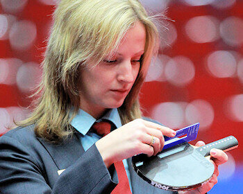 Umpire checking racket rubber thickness using net measure gauge Umpire checking racket rubber thickness using net measure gauge