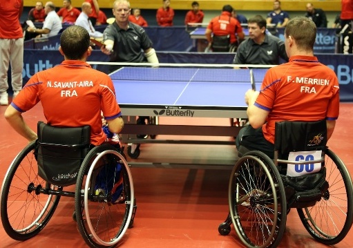 Table tennis doubles rules for wheelchair users